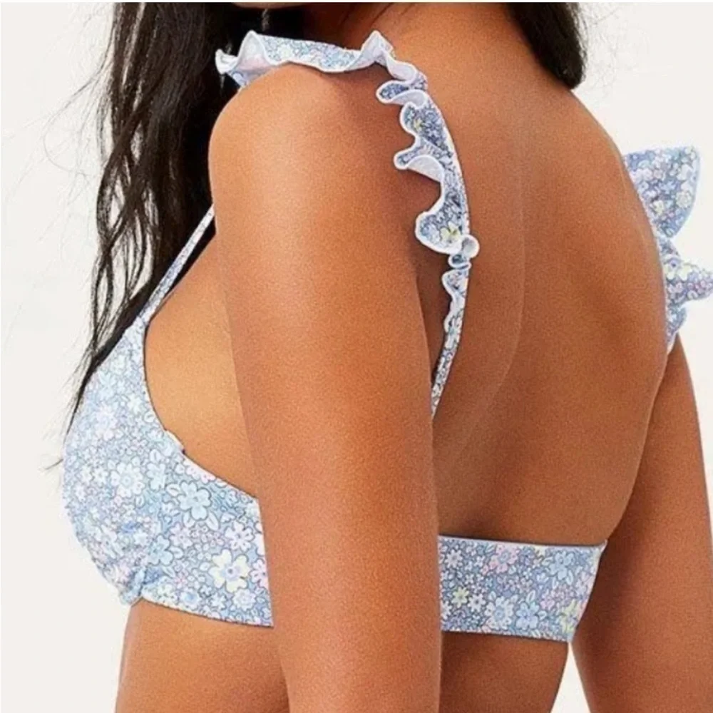 NWT Frankie’s bikinis Birdie Bikini top in springtime